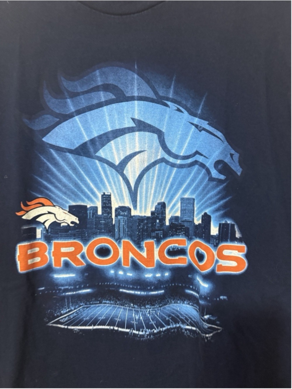 Vintage Denver Broncos Shirt XL NFL Team Apparel City Skyline Graphic Tee - Picture 2 of 5